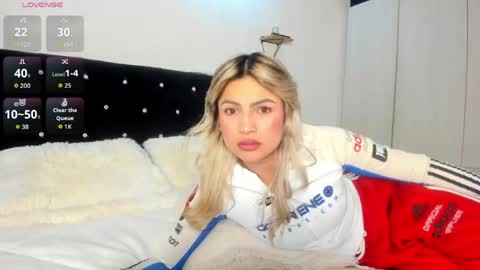 Snapshot of _cereza_ chatting on 05.04.26 Bella online show from 05.04.26