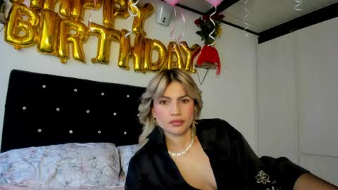 Snapshot of _cereza_ chatting on 05.30.26 Bella online show from 05.30.26