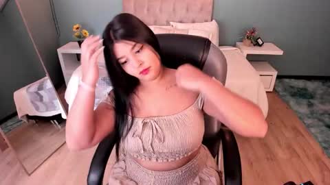 Snapshot of _daniela_hot_1 chatting on 11.25.25 Dani online show from 11.25.25