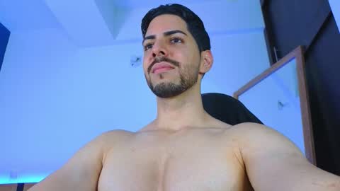 Snapshot of _davidwolf chatting on 10.01.25 David online show from 10.01.25