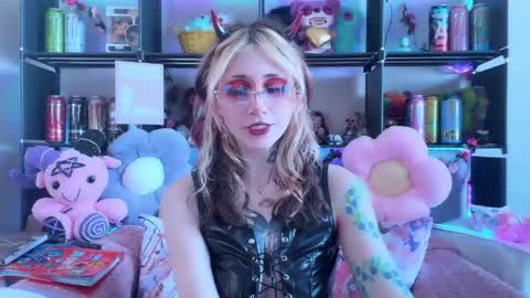 Snapshot of _devilbaby chatting on 05.26.26 Kate online show from 05.26.26