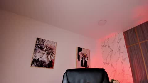 Snapshot of _dollargirl_ chatting on 03.02.26 Abril online show from 03.02.26