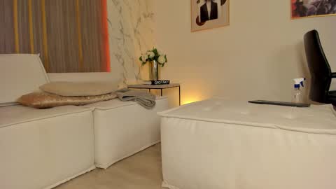 Snapshot of _dollargirl_ chatting on 03.10.26 Abril online show from 03.10.26