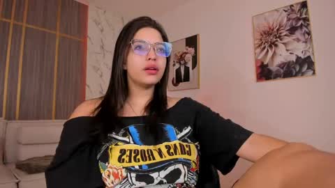 Snapshot of _dollargirl_ chatting on 04.11.26 Abril online show from 04.11.26