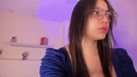 Snapshot of _dollargirl_ chatting on 04.16.26 Abril online show from 04.16.26