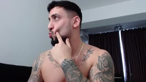 Snapshot of _dylangreen chatting on 02.04.25 Dylan online show from 02.04.25