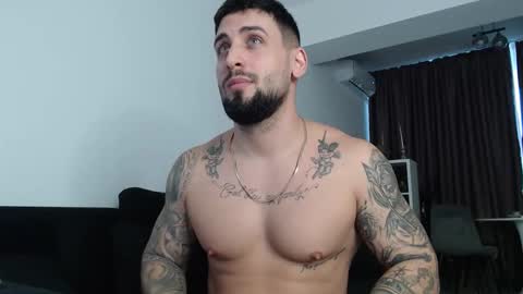 Snapshot of _dylangreen chatting on 10.28.25 Dylan online show from 10.28.25