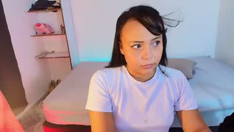 Snapshot of _eilish chatting on 06.14.26 _eilish online show from 06.14.26