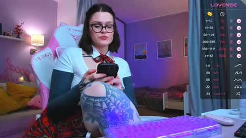 Snapshot of _ellis_moon_ chatting on 02.16.25 Lisa im in sick leave bcs of biopsy. hope i will back soon online show from 02.16.25