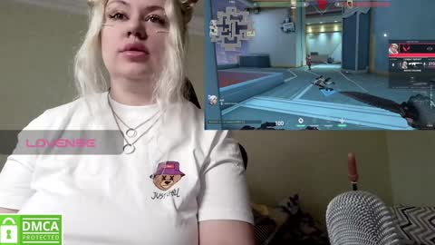 chloue and Gretta online show from 02.05.25