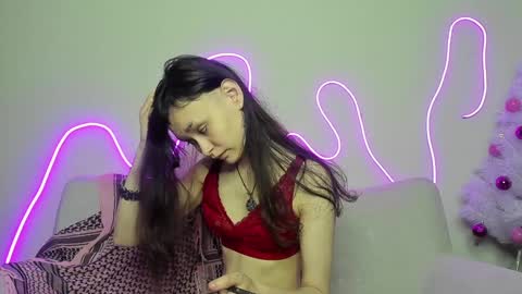 Snapshot of _emily__strike_ chatting on 01.04.25 _emily__strike_ online show from 01.04.25