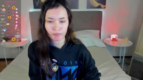 Snapshot of _emily__strike_ chatting on 09.09.25 _emily__strike_ online show from 09.09.25