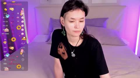 Snapshot of _emily__strike_ chatting on 11.20.25 _emily__strike_ online show from 11.20.25