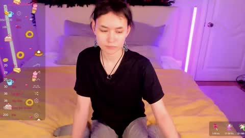 Snapshot of _emily__strike_ chatting on 12.17.25 _emily__strike_ online show from 12.17.25