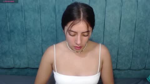 Snapshot of _emma_diamond_ chatting on 12.01.24 Emma online show from 12.01.24