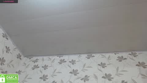 Snapshot of _emma_diamond_ chatting on 12.24.24 Emma online show from 12.24.24