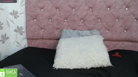 Snapshot of _emma_diamond_ chatting on 02.10.25 Emma online show from 02.10.25