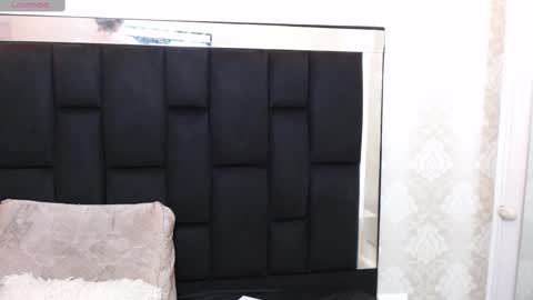 Snapshot of _emma_diamond_ chatting on 02.24.25 Emma online show from 02.24.25