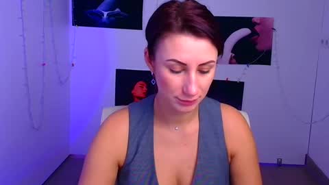 Snapshot of _emma_lay chatting on 12.12.24 Emma online show from 12.12.24