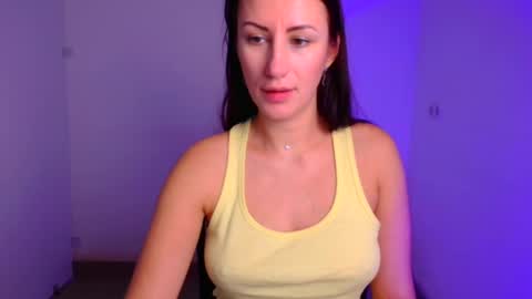 Snapshot of _emma_lay chatting on 12.23.24 Emma online show from 12.23.24