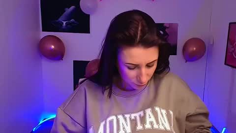 Snapshot of _emma_lay chatting on 02.27.25 Emma online show from 02.27.25