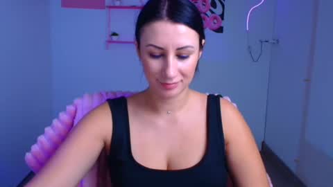 Snapshot of _emma_lay chatting on 10.24.25 Emma online show from 10.24.25