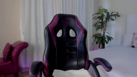 Emma  online show from 11.25.25