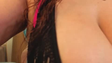 Snapshot of _evoni_b chatting on 09.30.25 evoni online show from 09.30.25