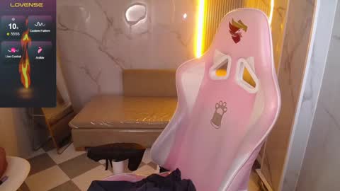 Snapshot of _evoni_b chatting on 10.09.25 evoni online show from 10.09.25