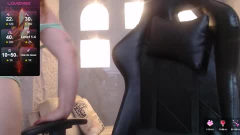 Snapshot of _evoni_b chatting on 10.11.25 evoni online show from 10.11.25