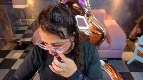 Snapshot of _evoni_b chatting on 10.26.25 evoni online show from 10.26.25