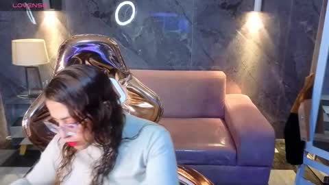 Snapshot of _evoni_b chatting on 10.27.25 evoni online show from 10.27.25