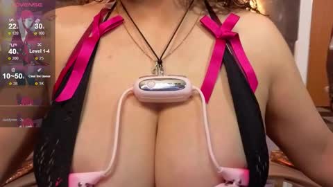 Snapshot of _evoni_b chatting on 11.07.25 evoni online show from 11.07.25