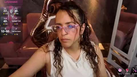 Snapshot of _evoni_b chatting on 11.10.25 evoni online show from 11.10.25