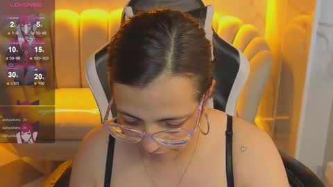 Snapshot of _evoni_b chatting on 11.14.25 evoni online show from 11.14.25