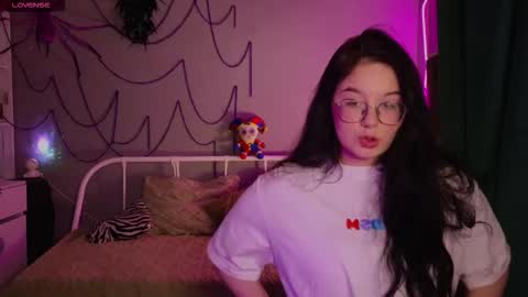 Snapshot of _favorite_ chatting on 10.30.25 KENDALL NATHAN MARRY RYANPVT IS OPEN online show from 10.30.25