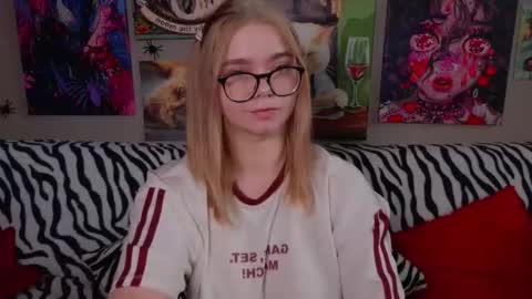 Snapshot of _favorite_ chatting on 11.16.25 KENDALL NATHAN MARRY RYANPVT IS OPEN online show from 11.16.25