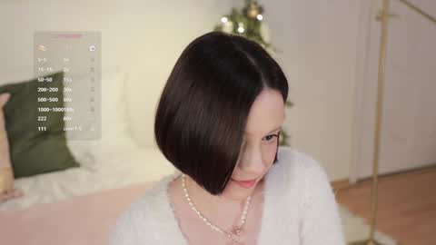 Essie  online show from 01.01.25