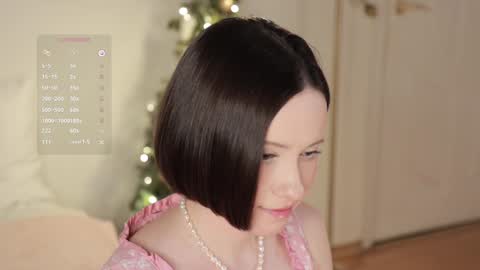 Essie  online show from 01.03.25