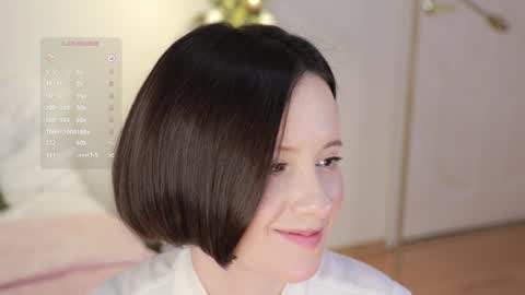 Essie  online show from 01.06.25