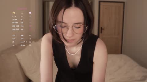 Essie  online show from 03.06.26