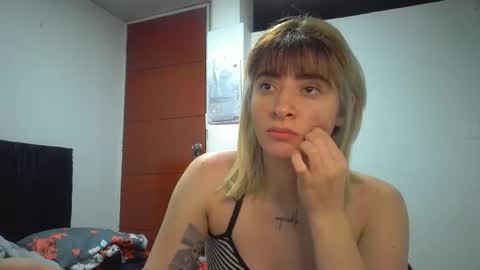 Snapshot of _genesid_dixton chatting on 04.04.26 Mia-foster online show from 04.04.26