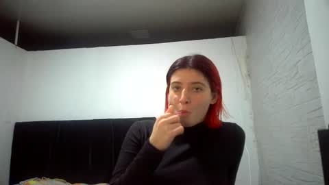 Snapshot of _genesid_dixton chatting on 07.04.26 Mia-foster online show from 07.04.26