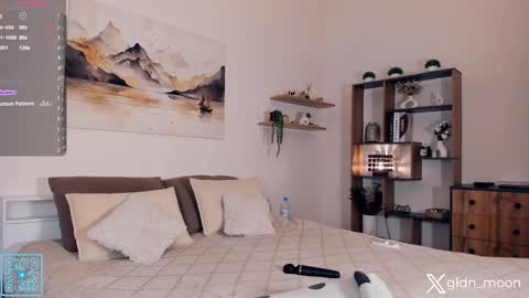 Snapshot of _golden_moon_ chatting on 09.17.25 Rina online show from 09.17.25