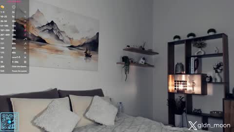 Snapshot of _golden_moon_ chatting on 10.14.25 Rina online show from 10.14.25