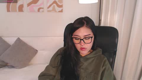 Snapshot of _heybee chatting on 02.16.26 Bee. online show from 02.16.26