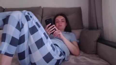 Snapshot of _hidden_frommymoom_ chatting on 04.01.26 Criss4u online show from 04.01.26