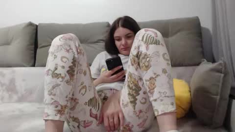 Snapshot of _hidden_frommymoom_ chatting on 04.03.26 Criss4u online show from 04.03.26