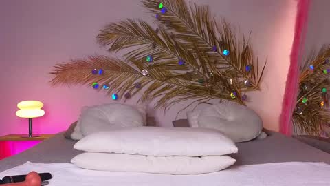 Holly online show from 02.08.25