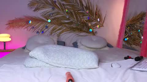 Holly online show from 02.21.25